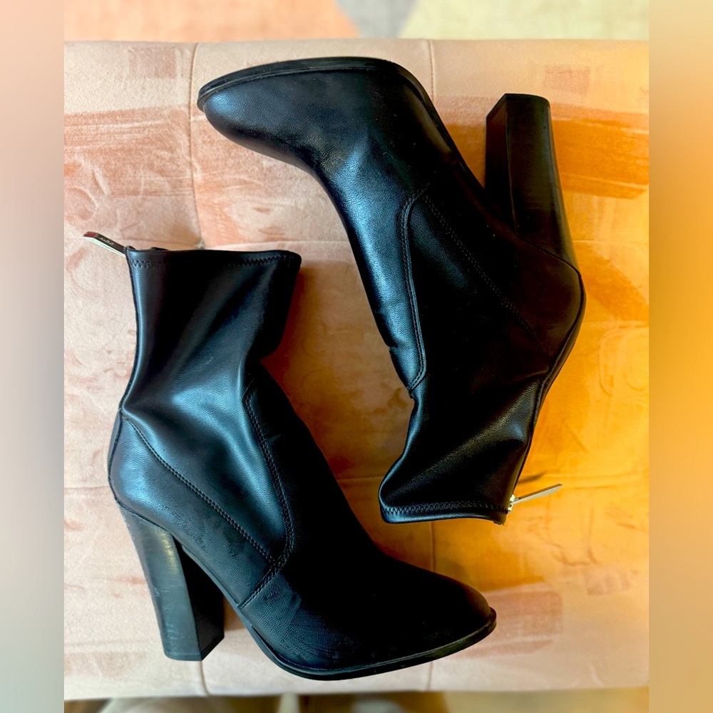 Aldo leather booties with silver back zipper